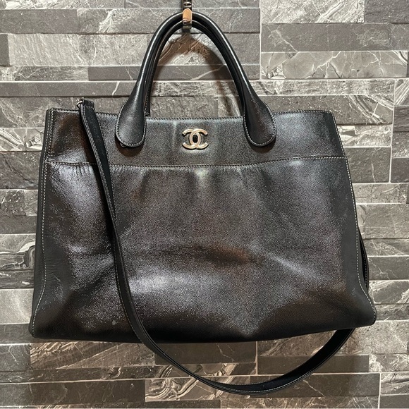 CHANEL Handbags - Chanel Black Caviar Leather Top Handle Executive Cerf Tote Bag